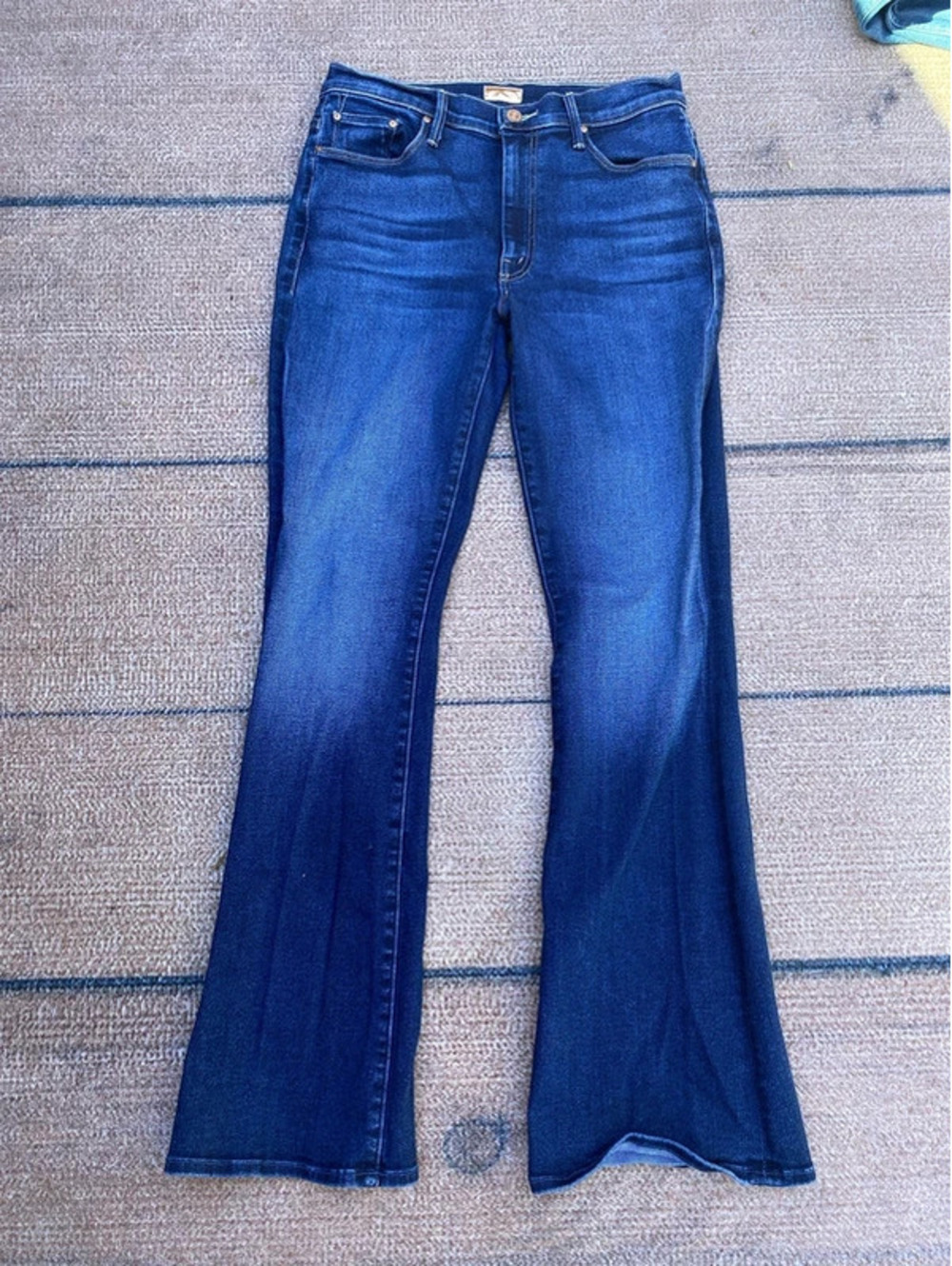 Mother weekender jean size 30 Taking Chances wash retro flare
